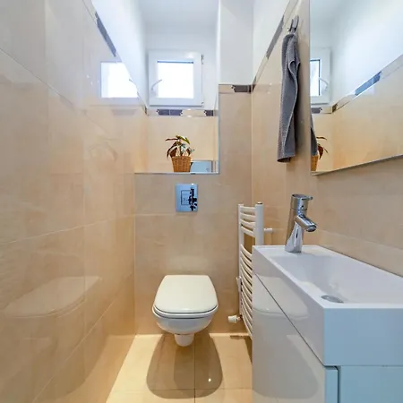 Gorgeous City Centre Apartment In Bratislava With Free Parking Apartment *