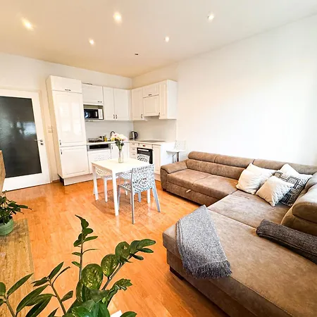 公寓 Gorgeous City Centre Apartment In Bratislava With Free Parking *