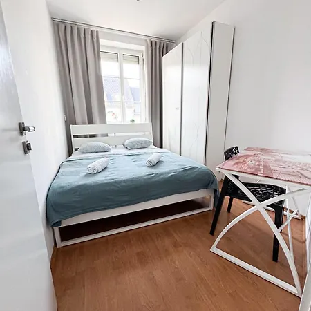 Gorgeous Center In With Free Parking Apartment