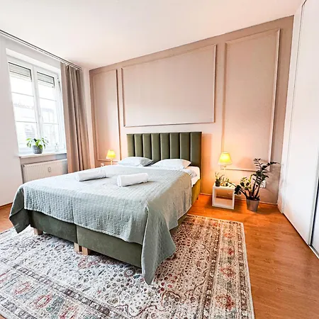 Apartment Gorgeous Center In With Free Parking