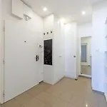 Gorgeous Centre In With Free Parking Apartment