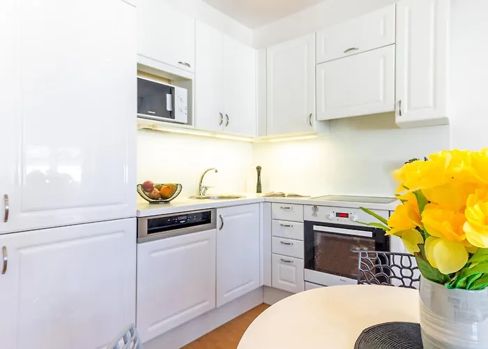 Gorgeous Centre In With Free Parking