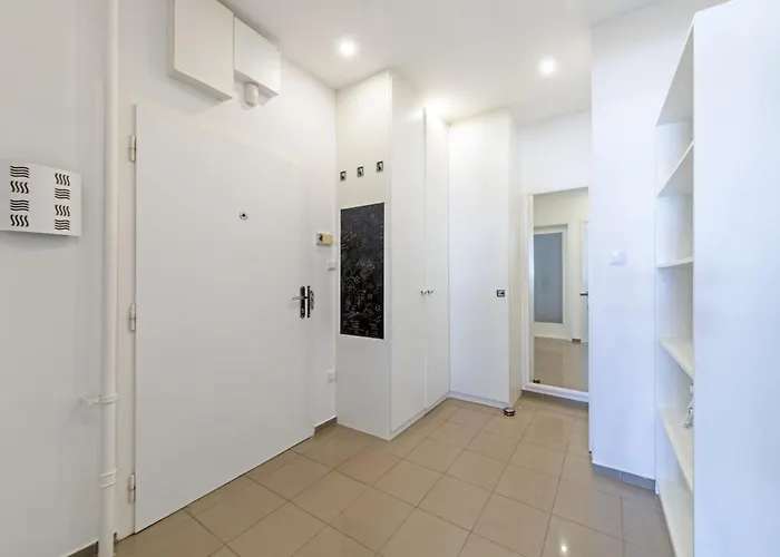 Gorgeous Centre In With Free Parking דירה